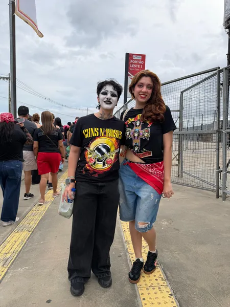 Looks roubam a cena no show do Guns N’ Roses em Belém; veja!