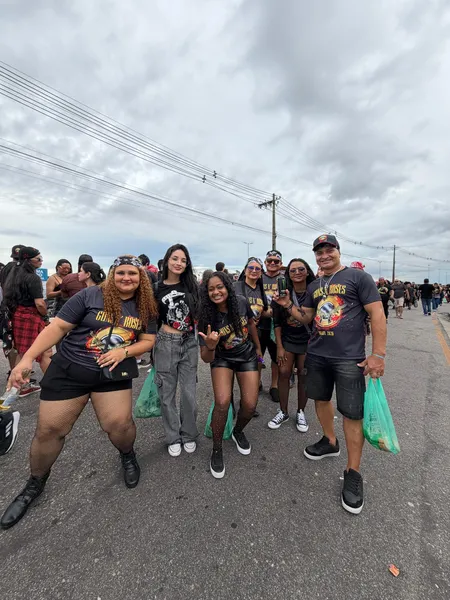 Looks roubam a cena no show do Guns N’ Roses em Belém; veja!