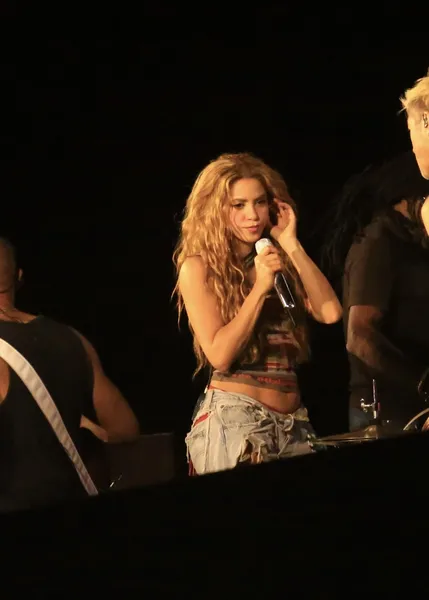 Maria Bethânia e Caetano Veloso ensaiam com Shakira; veja fotos