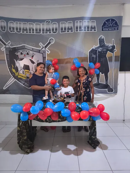 Menino realiza sonho de conhecer PM e ganha festa de aniversário