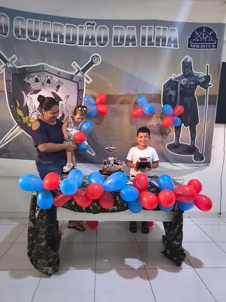 Menino realiza sonho de conhecer PM e ganha festa de aniversário