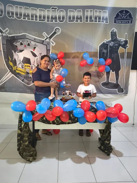 Menino realiza sonho de conhecer PM e ganha festa de aniversário
