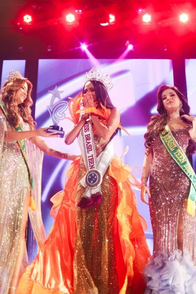 Hellen Gomes é a Primeira Paraense a Conquistar o Miss Brasil Teen 2026
