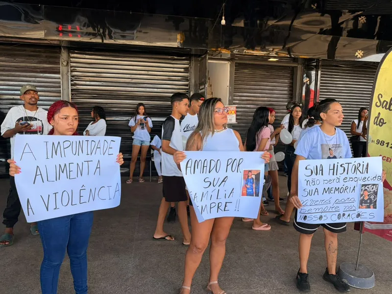 Familiares e amigos cobram justiça pelas mortes de quatro torcedores do Remo