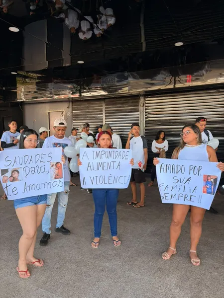 Familiares e amigos cobram justiça pelas mortes de quatro torcedores do Remo