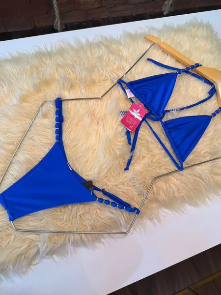 Moda praia 2026: crochê e tons terrosos prometem dominar o verão 