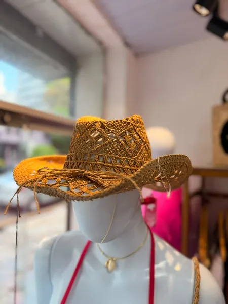 Moda praia 2026: crochê e tons terrosos prometem dominar o verão 