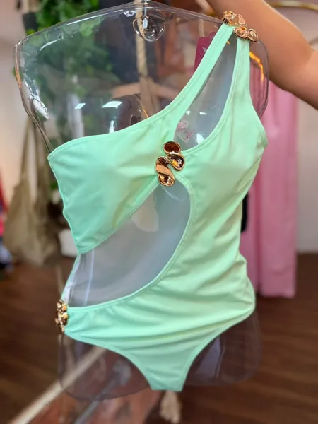 Moda praia 2026: crochê e tons terrosos prometem dominar o verão 