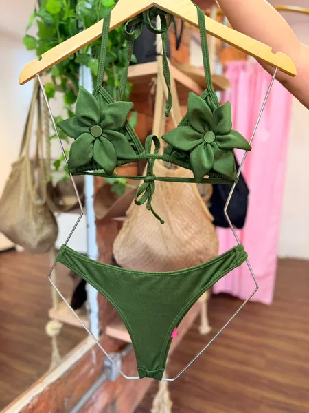Moda praia 2026: crochê e tons terrosos prometem dominar o verão 