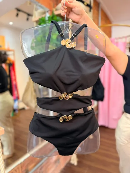 Moda praia 2026: crochê e tons terrosos prometem dominar o verão 