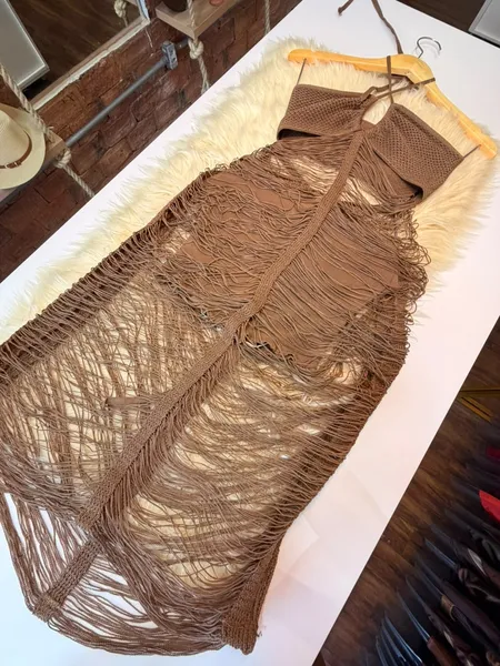 Moda praia 2026: crochê e tons terrosos prometem dominar o verão 