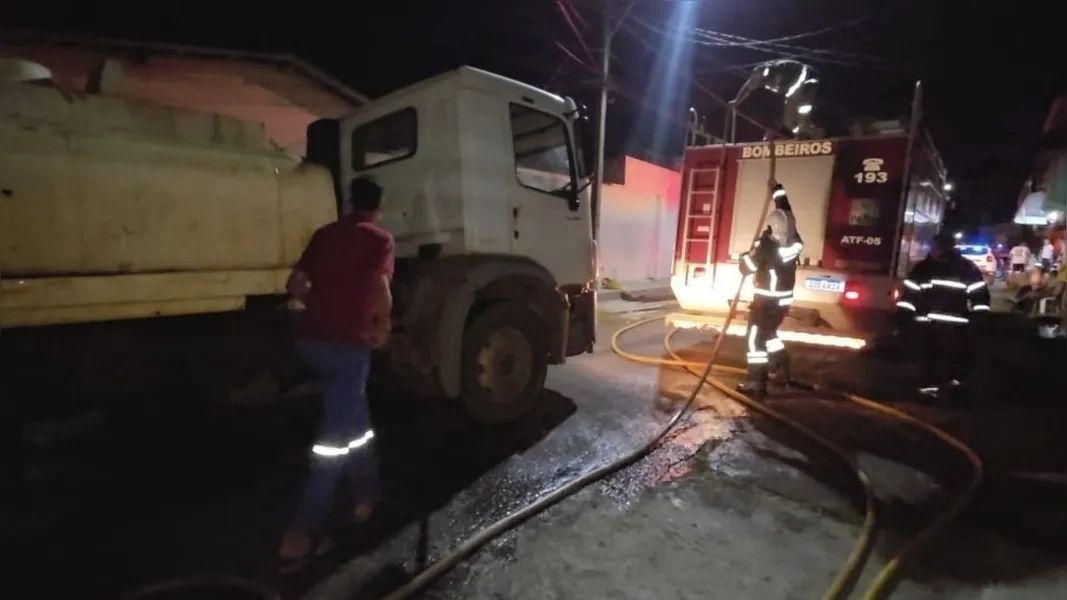 Bombeiros controlam incêndio que destruiu quatro casas em Tucuruí
