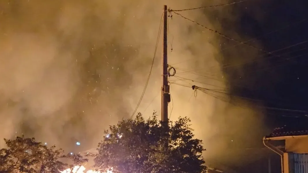 Bombeiros controlam incêndio que destruiu quatro casas em Tucuruí