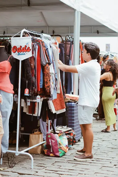 Feira É das Manas reúne brechós e marcas criativas em Belém
