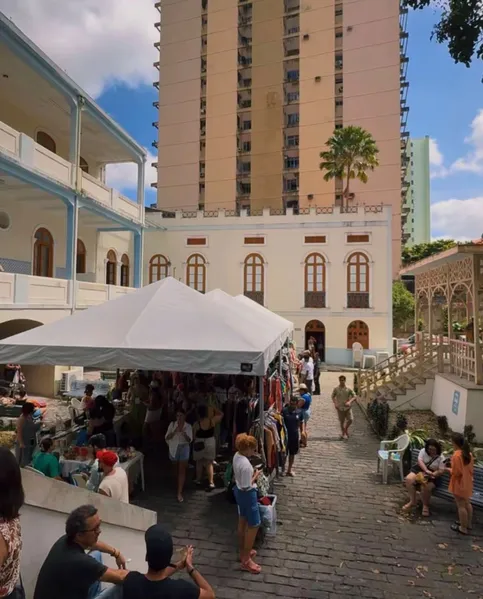 Feira É das Manas reúne brechós e marcas criativas em Belém