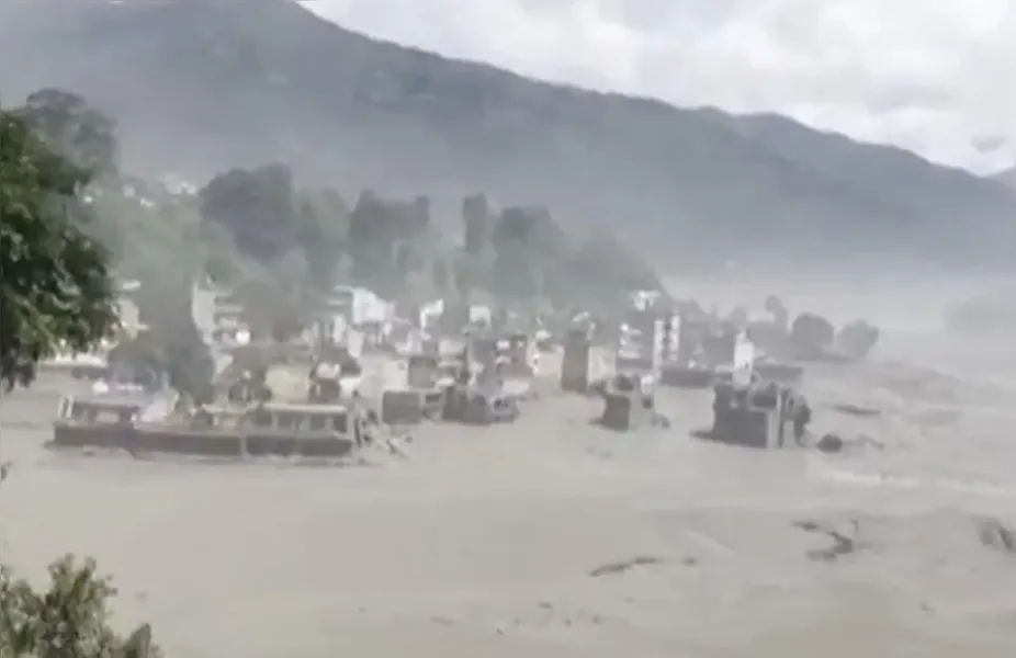 Enchente no Nepal deixa quase 400 desaparecidos e mais de 90 mortos