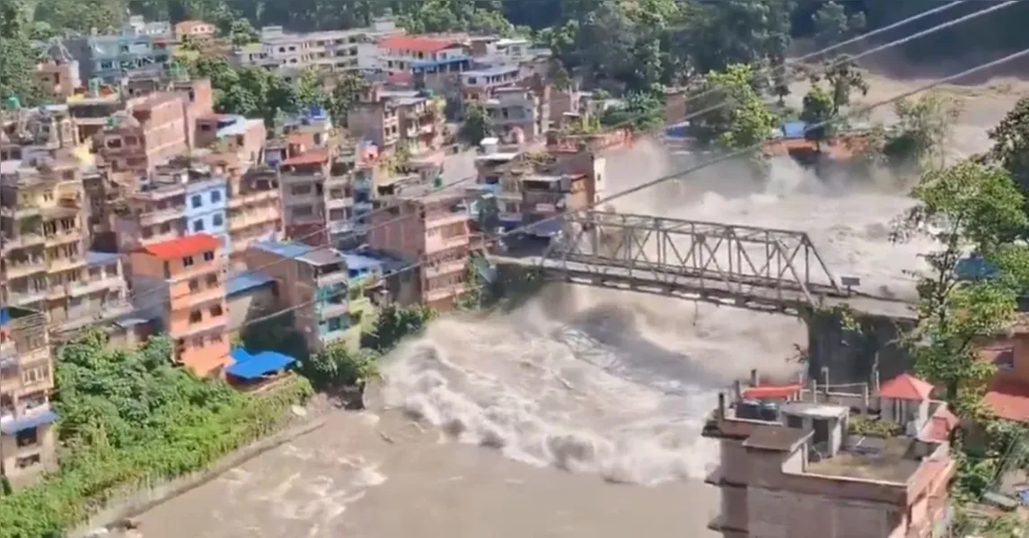 Enchente no Nepal deixa quase 400 desaparecidos e mais de 90 mortos