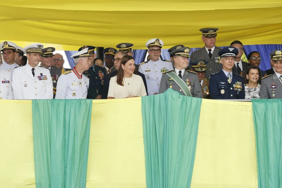 Govenadora Hana Ghassan participa de desfile do 7 de setembro em Belém
