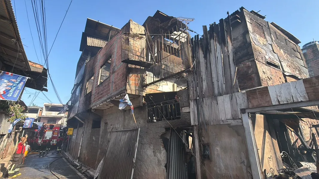 Incêndio de grandes proporções atinge padaria em Belém