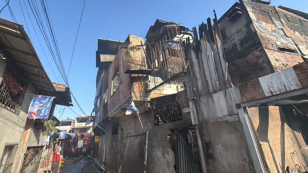 Incêndio de grandes proporções atinge padaria em Belém