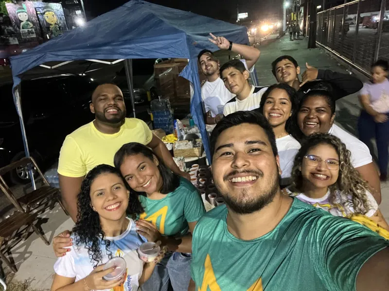 Voluntários levam água, cuidados e fé aos romeiros durante o Círio