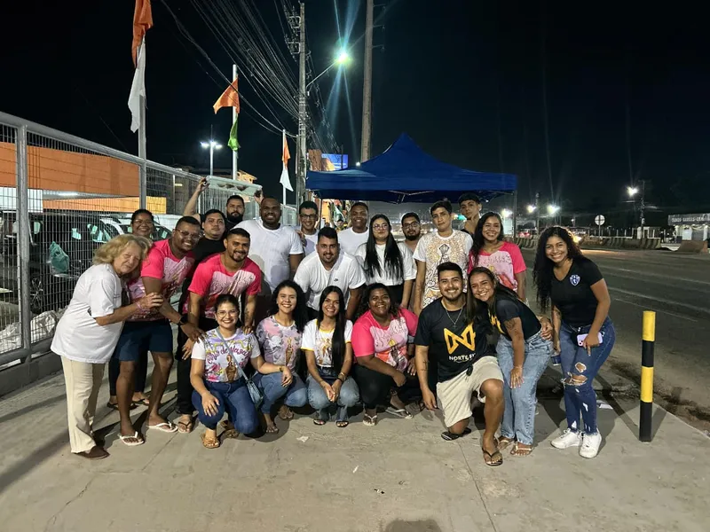Voluntários levam água, cuidados e fé aos romeiros durante o Círio