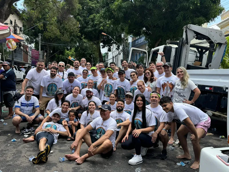 Voluntários levam água, cuidados e fé aos romeiros durante o Círio