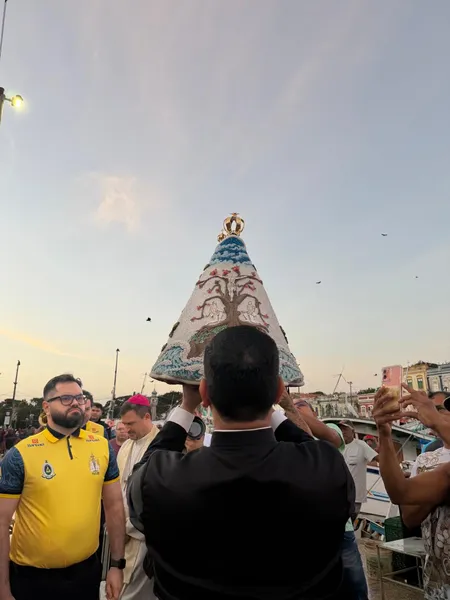 Imagem Peregrina de Nossa Senhora de Nazaré visita feirantes do Ver-o-Peso