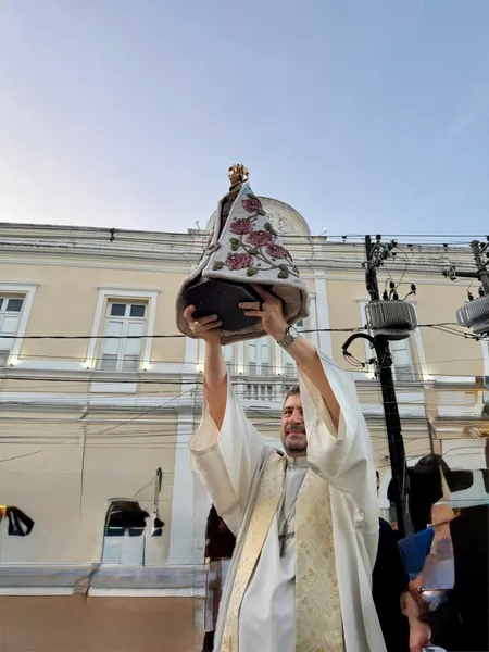 Imagem Peregrina de Nossa Senhora de Nazaré visita feirantes do Ver-o-Peso