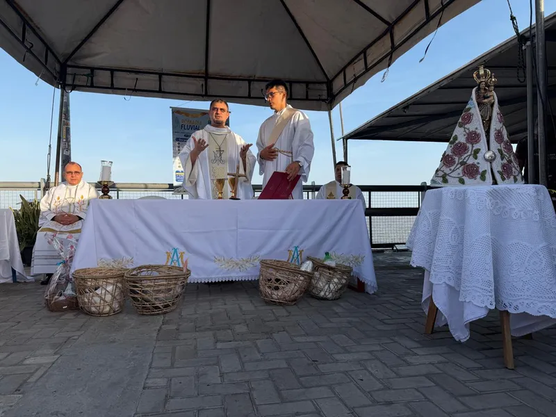 Imagem Peregrina de Nossa Senhora de Nazaré visita feirantes do Ver-o-Peso