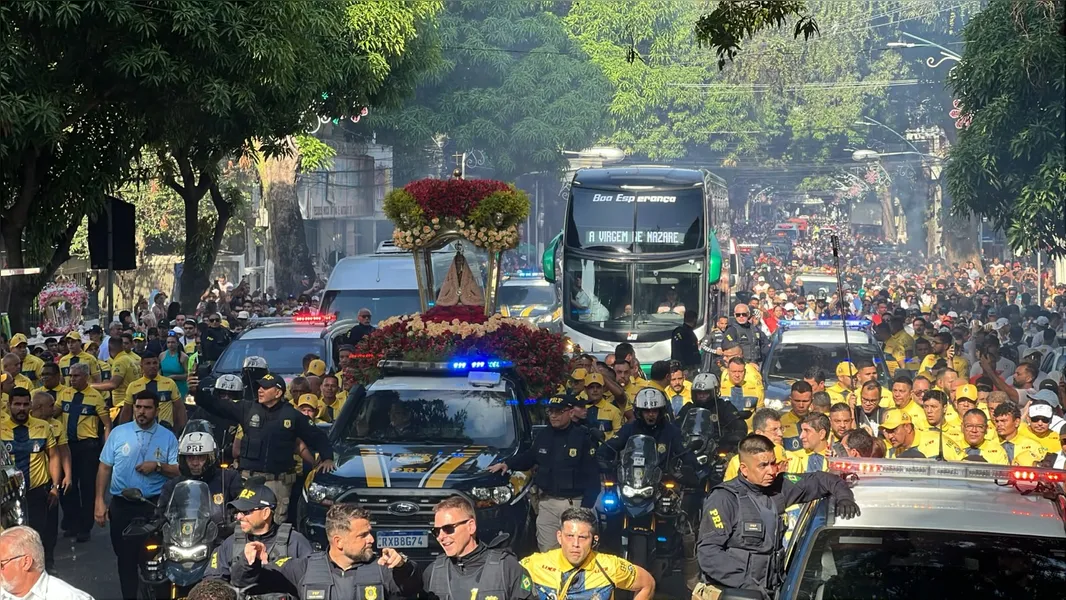 Traslado para Ananindeua e Marituba termina após quase onze horas de procissão
