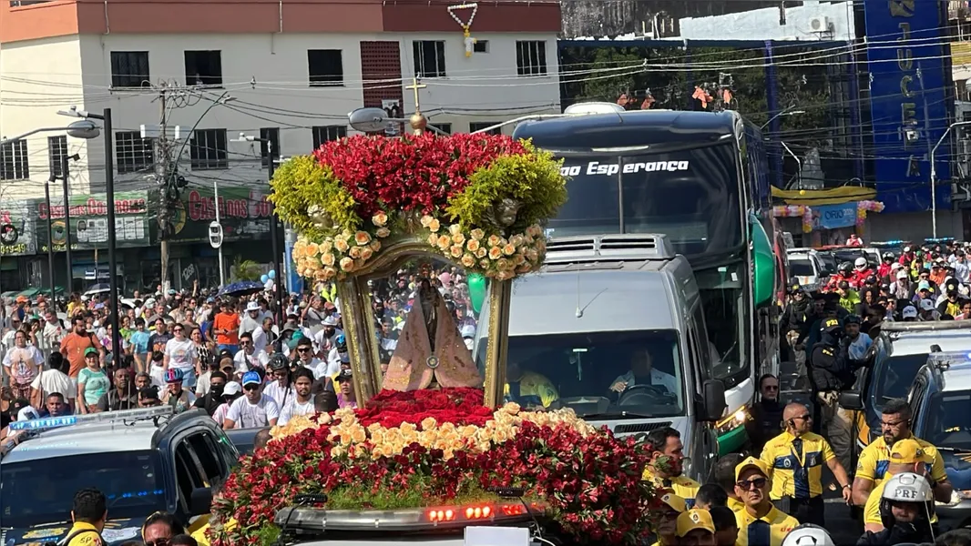 Traslado para Ananindeua e Marituba termina após quase onze horas de procissão