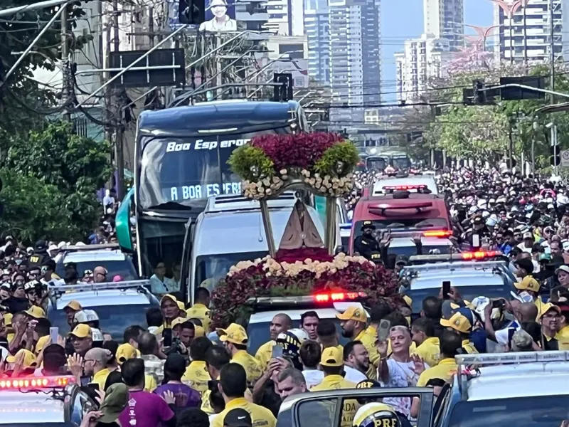 Traslado para Ananindeua e Marituba termina após quase onze horas de procissão