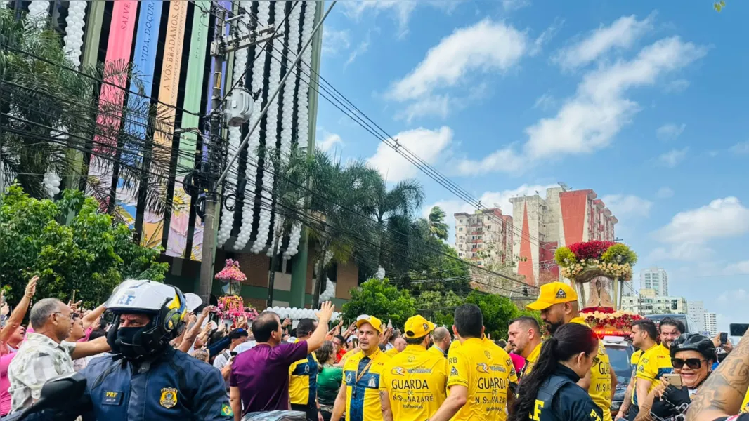 Passagem de Nossa Senhora de Nazaré pela RBA emociona fiéis em Belém