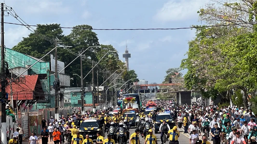 Traslado para Ananindeua e Marituba termina após quase onze horas de procissão