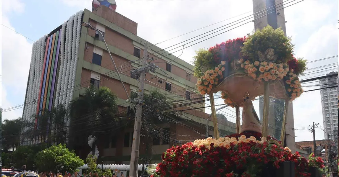 Passagem de Nossa Senhora de Nazaré pela RBA emociona fiéis em Belém