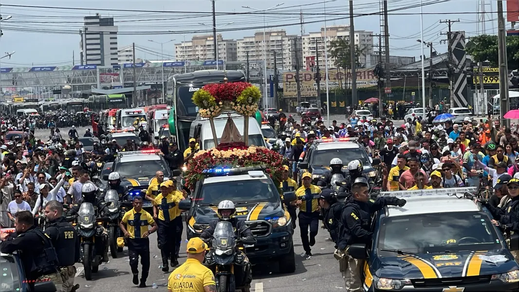 Traslado para Ananindeua e Marituba termina após quase onze horas de procissão