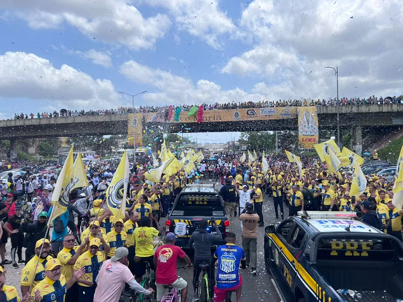 Traslado para Ananindeua e Marituba termina após quase onze horas de procissão