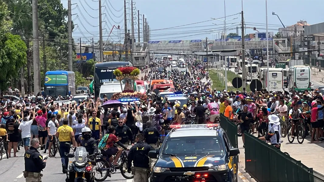 Traslado para Ananindeua e Marituba termina após quase onze horas de procissão