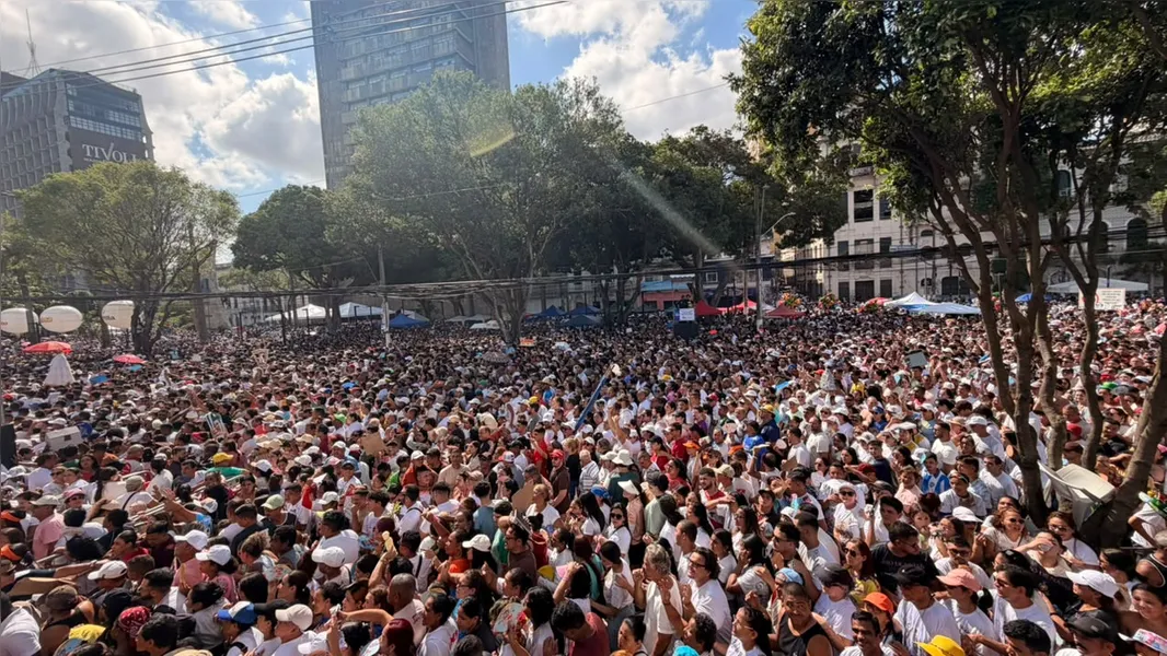Círio de Nazaré: Imagem Peregrina chega à Basílica após cinco horas de procissão