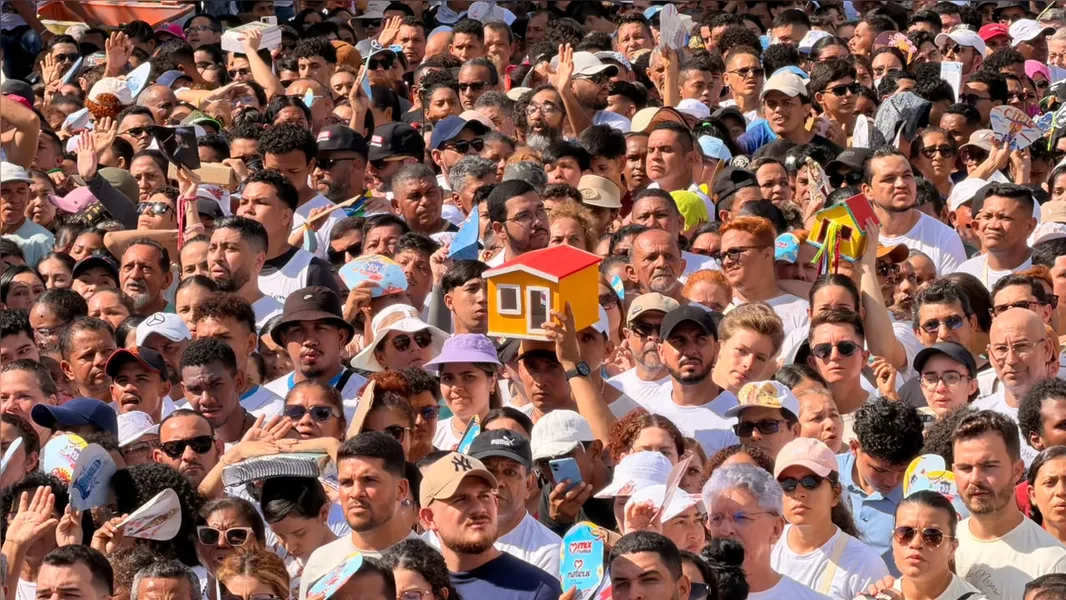 Círio de Nazaré: Imagem Peregrina chega à Basílica após cinco horas de procissão
