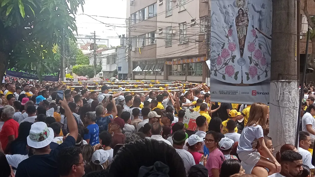 Círio de Nazaré: Imagem Peregrina chega à Basílica após cinco horas de procissão