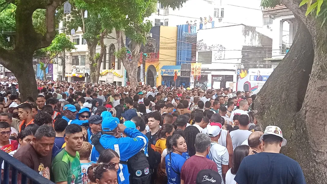 Círio de Nazaré: Imagem Peregrina chega à Basílica após cinco horas de procissão