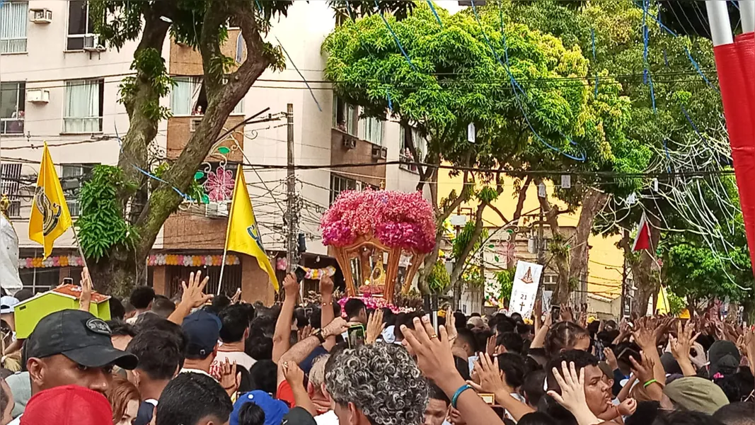 Círio de Nazaré: Imagem Peregrina chega à Basílica após cinco horas de procissão