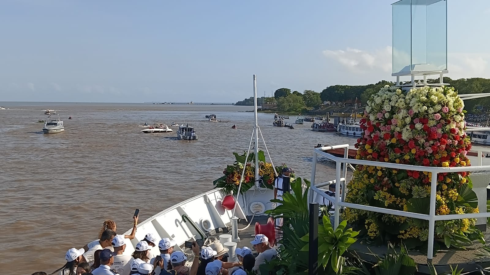 
        
            Veja a galeria de fotos do Círio Fluvial 2026
        
    
