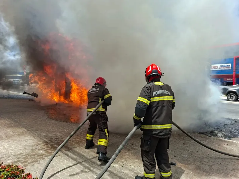 Ônibus é destruído pelo fogo na BR-316 nesta quarta, 26