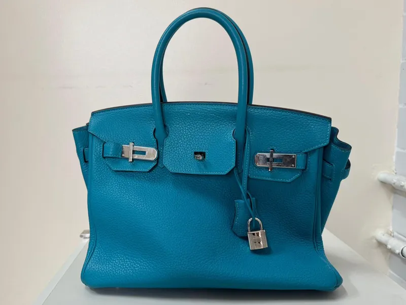 Leilão do TRT8 reúne imóveis, veículos e peças de luxo em Belém