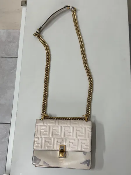 Leilão do TRT8 reúne imóveis, veículos e peças de luxo em Belém