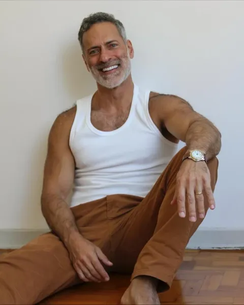 Ator de 'Chocolate com Pimenta' viraliza por físico sarado