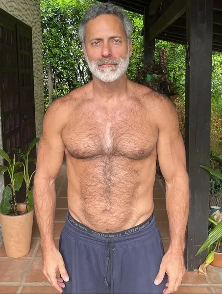 Ator de 'Chocolate com Pimenta' viraliza por físico sarado